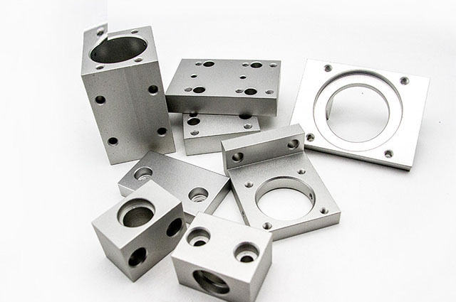 臥式cnc加工中心有什么優(yōu)點(diǎn)？怎么安裝臥式cnc加工中心？