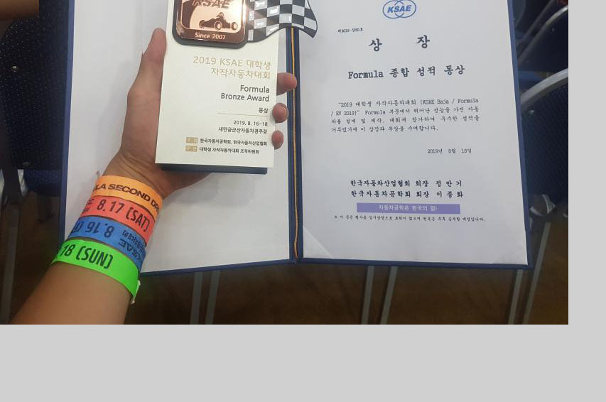 鋁型材邊框定制加工選擇〔深圳市航美〕鋁業(yè),做工精細,交貨準(zhǔn)時!