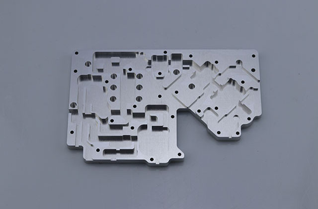 CNC數(shù)控機(jī)床在加工鋁料時(shí)，如何保證尺寸?