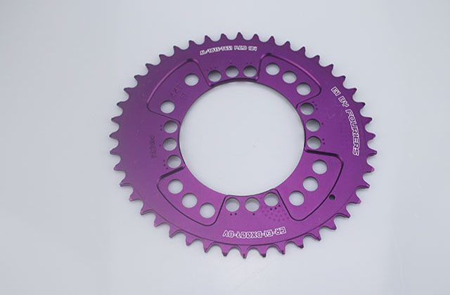 加工零件客戶如何選擇五軸聯(lián)動加工中心？