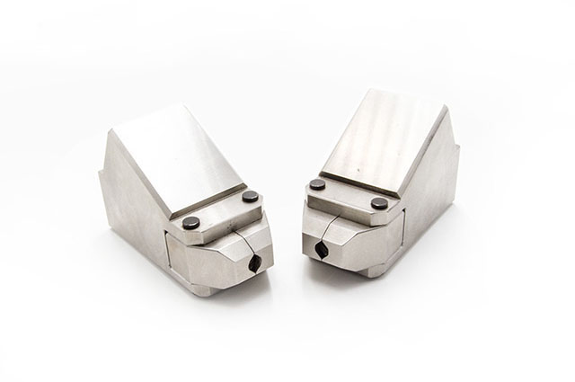 鋁腔體cnc加工中主軸對(duì)滾動(dòng)軸承有哪些要求？加工企業(yè)如何改進(jìn)鋁腔體cnc加工呢？